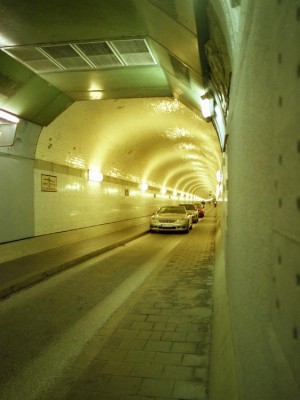 750-Elbtunnel.jpg