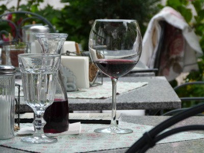 Der Tisch ist gedeckt.jpg