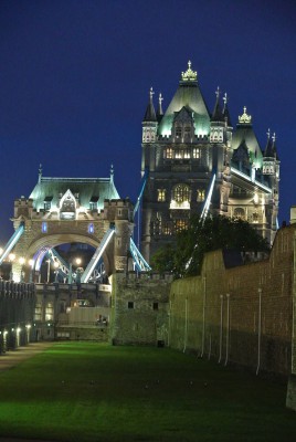 Nikon1 F3.8 ISO2200 BZ15 BW40.JPG